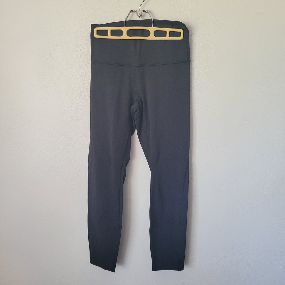 lululemon athletica Black Leggings w/ Cutout Details On Back Of Legs, Sz 6
